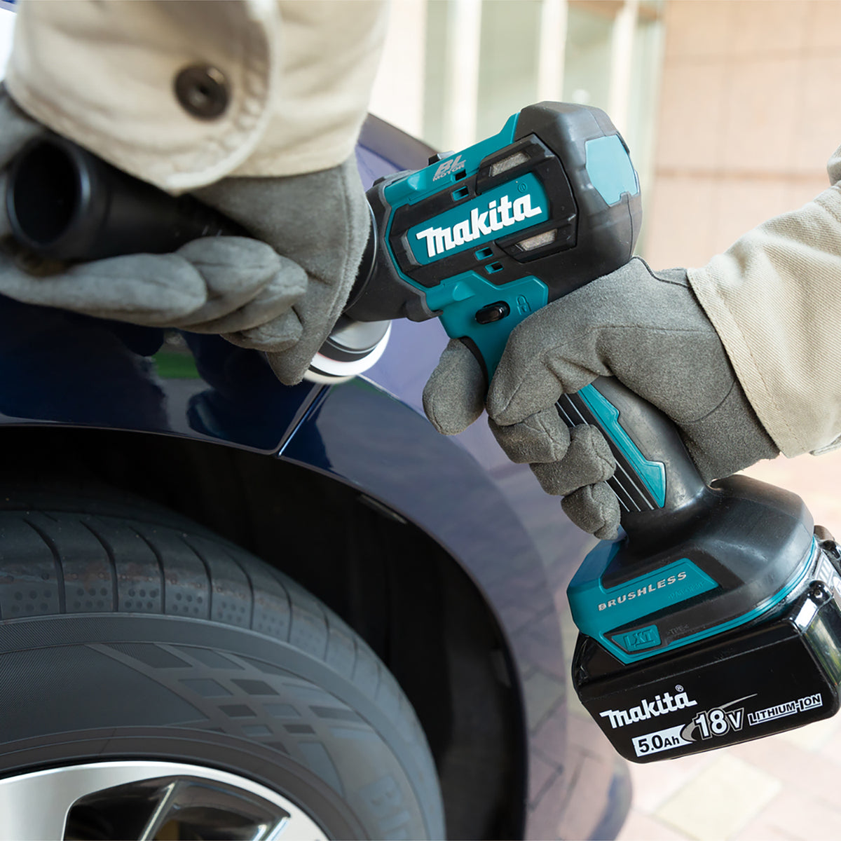 Makita DPV300RTJ 18V LXT Brushless Sander / Polisher With 2 x 5.0Ah Batteries, Charger In Case