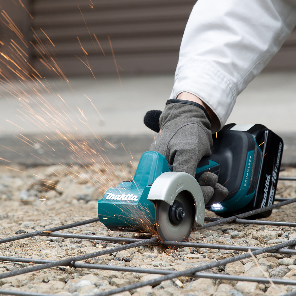 Makita DMC300RTJ 18V LXT Brushless 76mm Cut-off Saw With 2 x 5.0Ah Batteries, Charger In Case