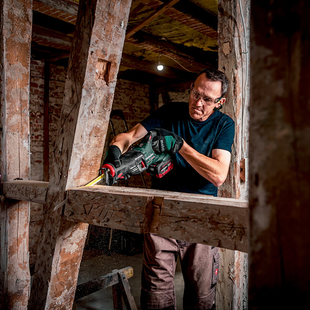 Metabo SSEP 18 LT BL 18V Brushless Sabre Saw with 1 x 5.2Ah Battery Charger & Metabox