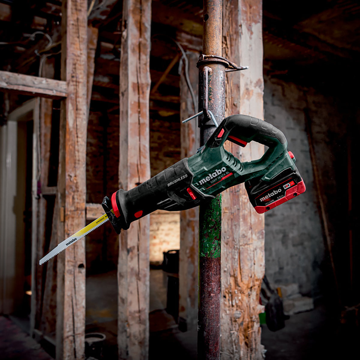 Metabo SSEP 18 LT BL 18V Brushless Sabre Saw with 1 x 5.2Ah Battery Charger & Metabox