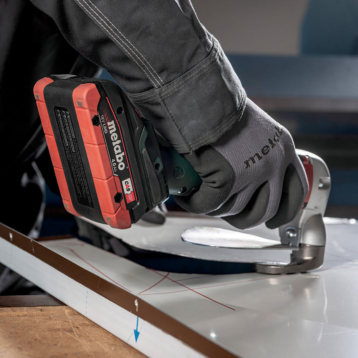 Metabo SCV 18 LTX BL 1.6 18V Brushless Metal Shear with 1 x 5.2Ah Battery Charger & Metabox