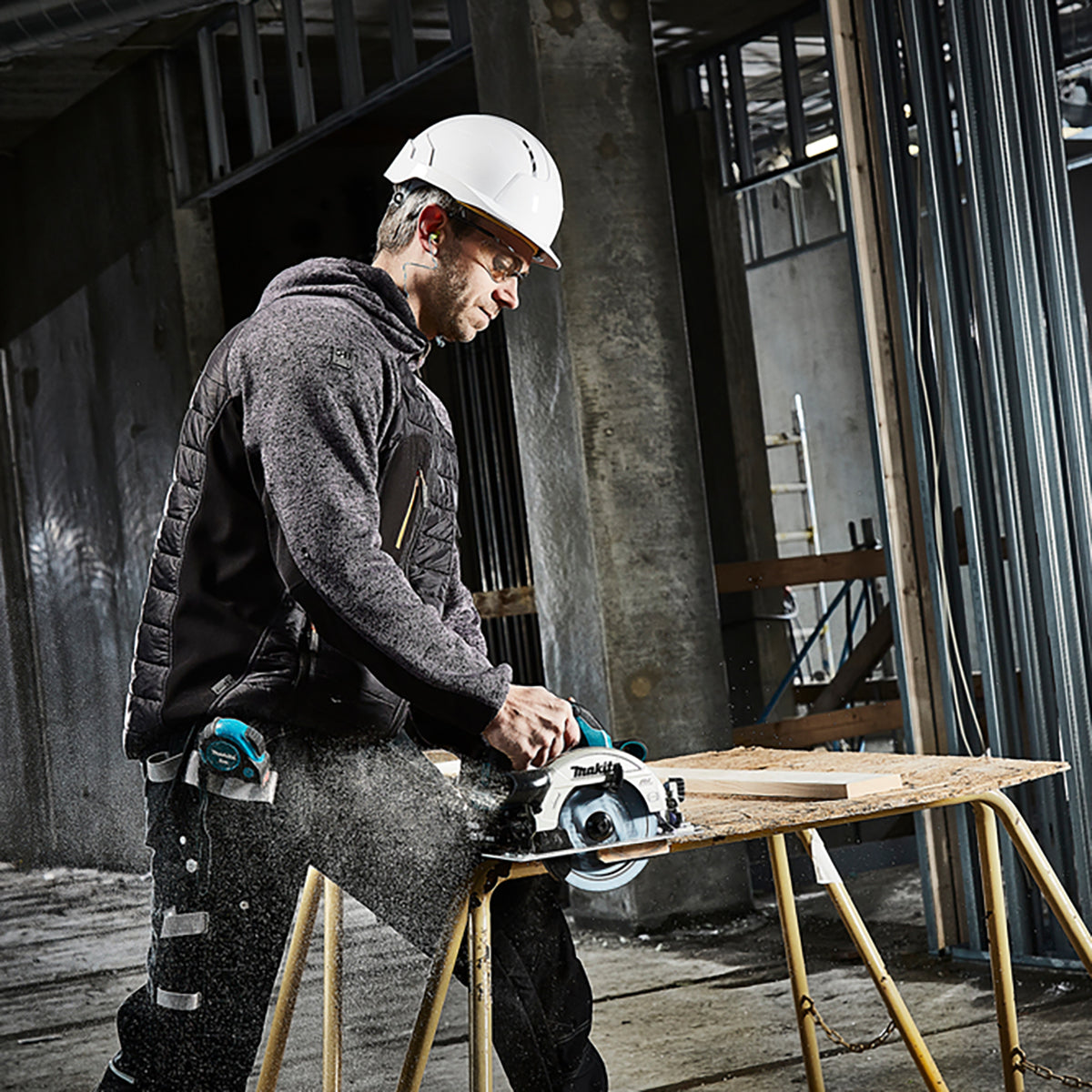 Makita DHS660Z 18V Brushless 165mm Circular Saw with 2 x 6.0Ah Battery & Charger