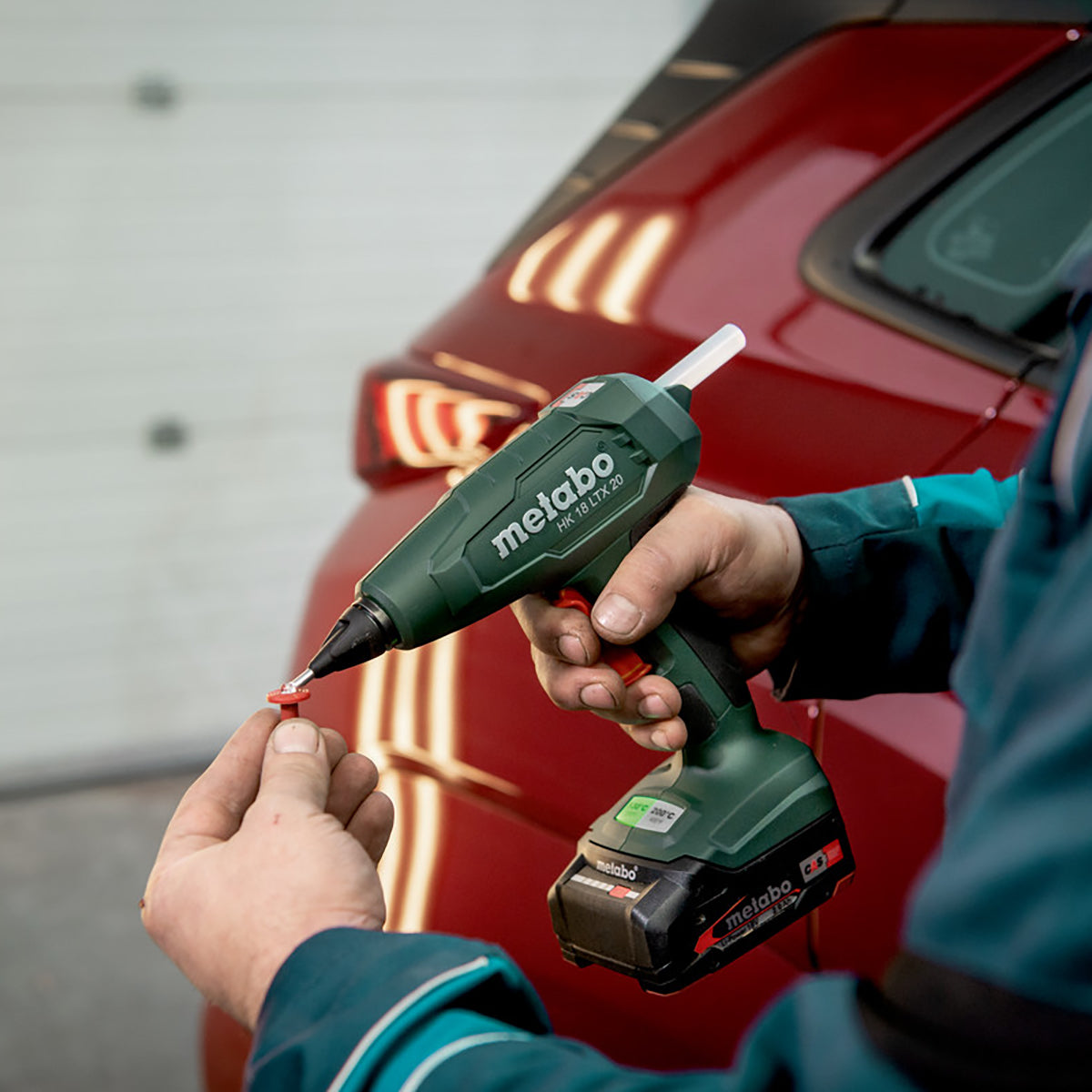 Metabo HK 18 LTX 20 18V Hot Glue Gun with 1 x 5.2Ah Battery Charger & Metabox