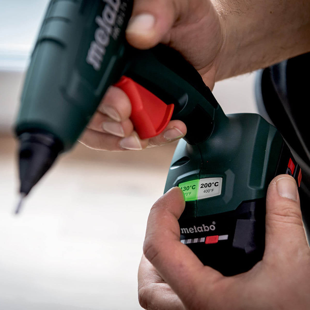 Metabo HK 18 LTX 20 18V Hot Glue Gun with 1 x 5.2Ah Battery Charger & Metabox