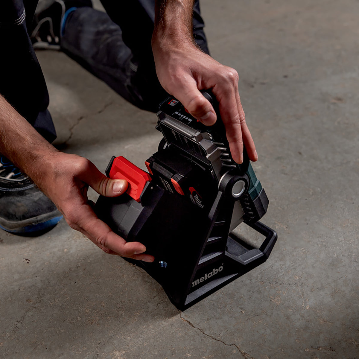 Metabo BSA 18 LED 4000 18V Site Light with 1 x 5.2Ah Battery & Charger