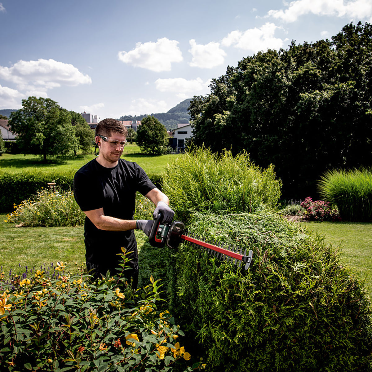 Metabo HS 18 LTX 55 18V 55cm Hedge Trimmer with 1 x 4.0Ah Battery & Charger