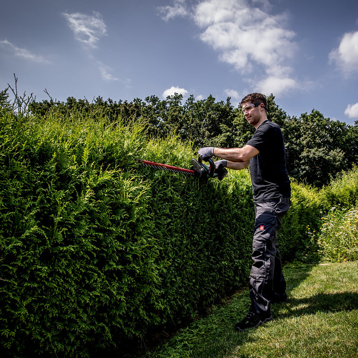 Metabo HS 18 LTX 55 18V 55cm Hedge Trimmer with 1 x 5.2Ah Battery & Charger