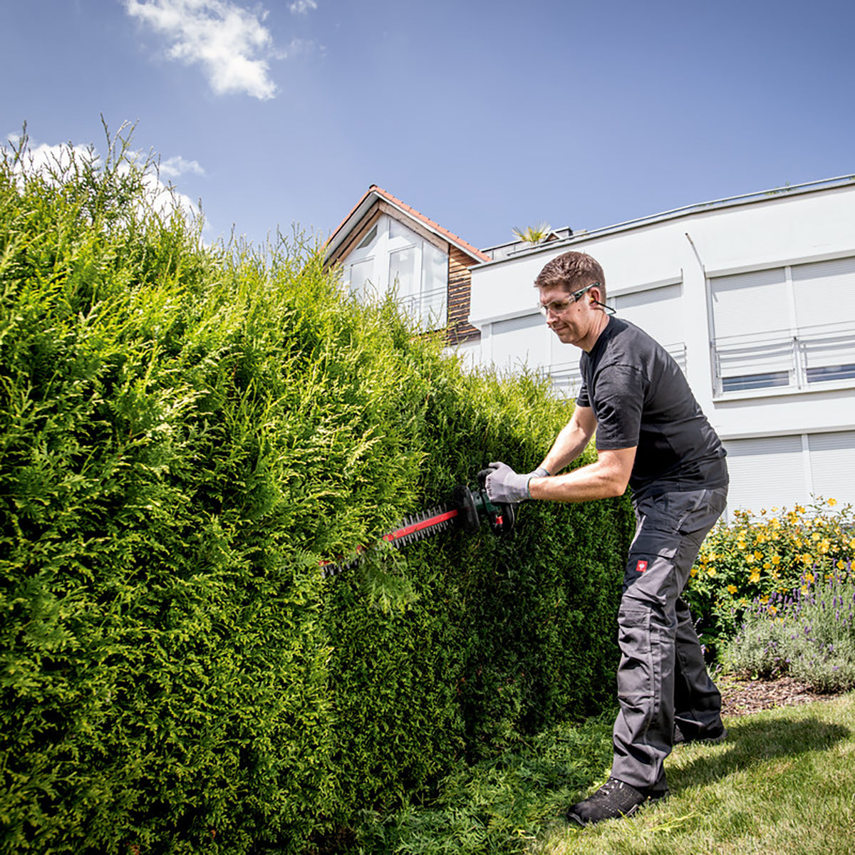 Metabo HS 18 LTX 55 18V 55cm Hedge Trimmer with 1 x 5.2Ah Battery & Charger