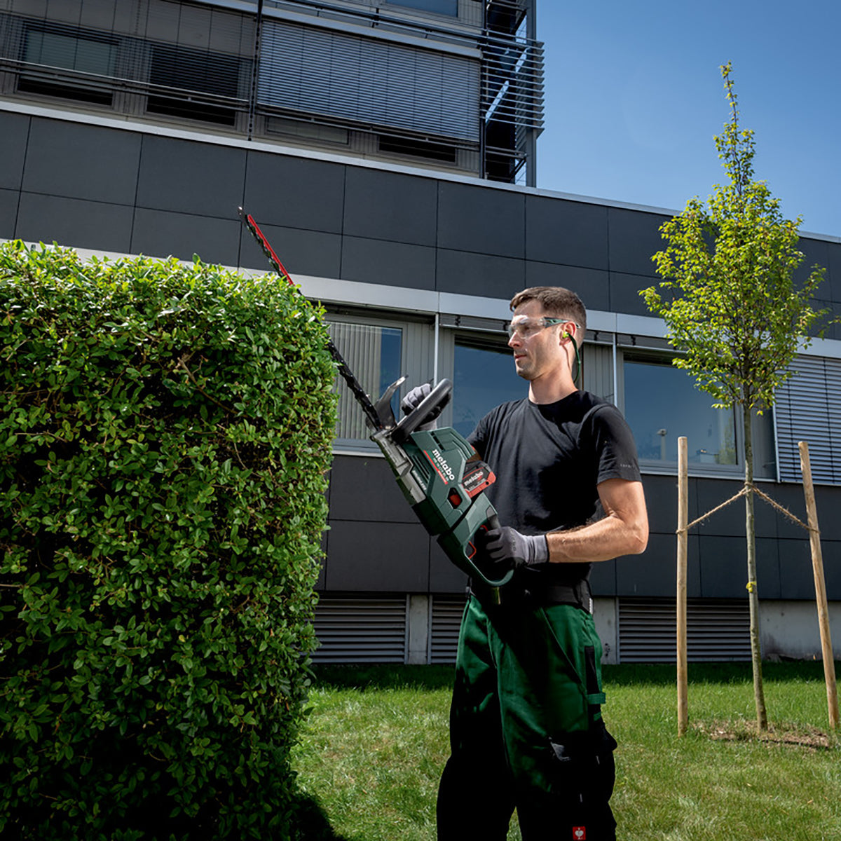 Metabo HS 18 LTX BL 55 18V Brushless 55cm Hedge Trimmer with 1 x 4.0Ah Battery & Charger