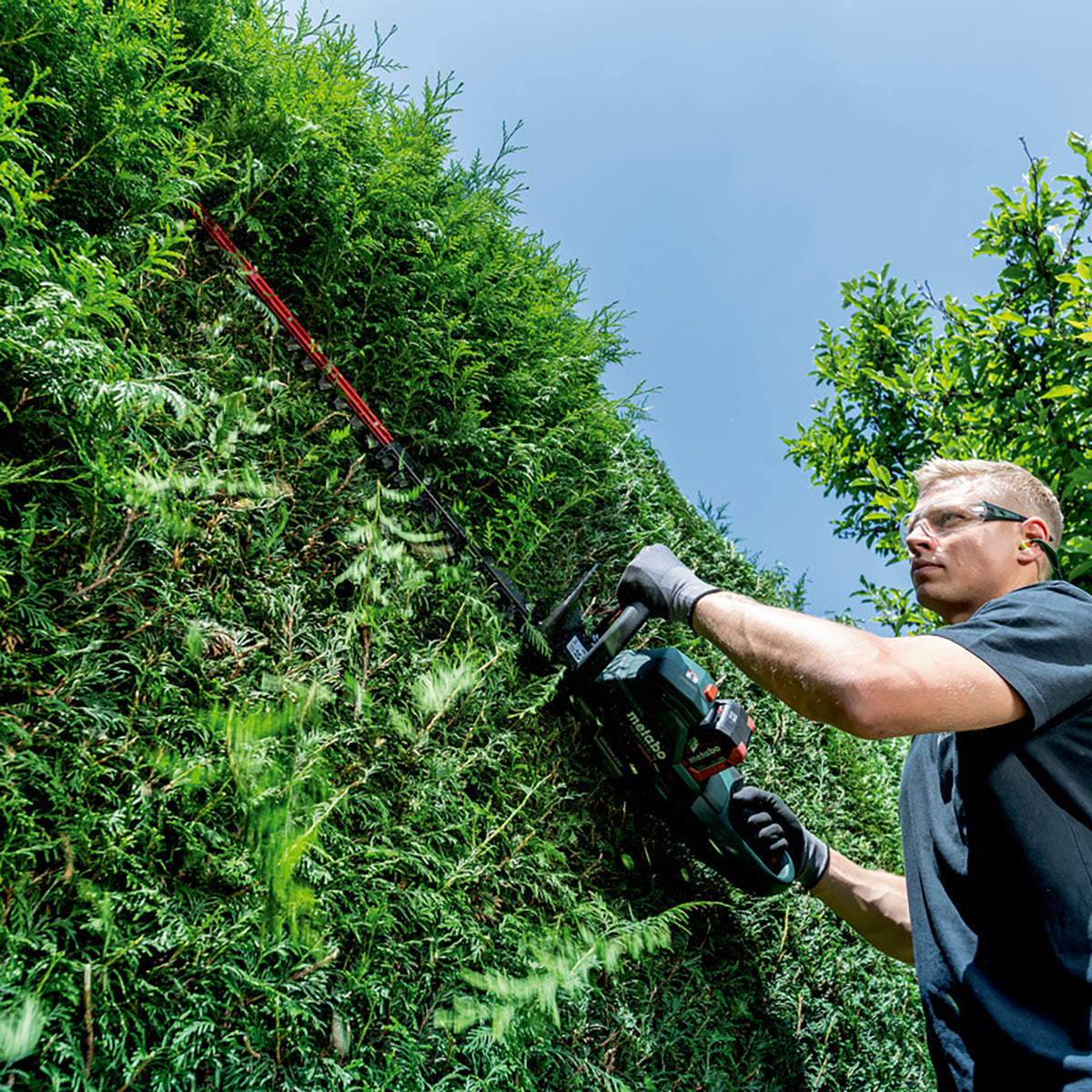 Metabo HS 18 LTX BL 55 18V Brushless 55cm Hedge Trimmer with 1 x 4.0Ah Battery & Charger