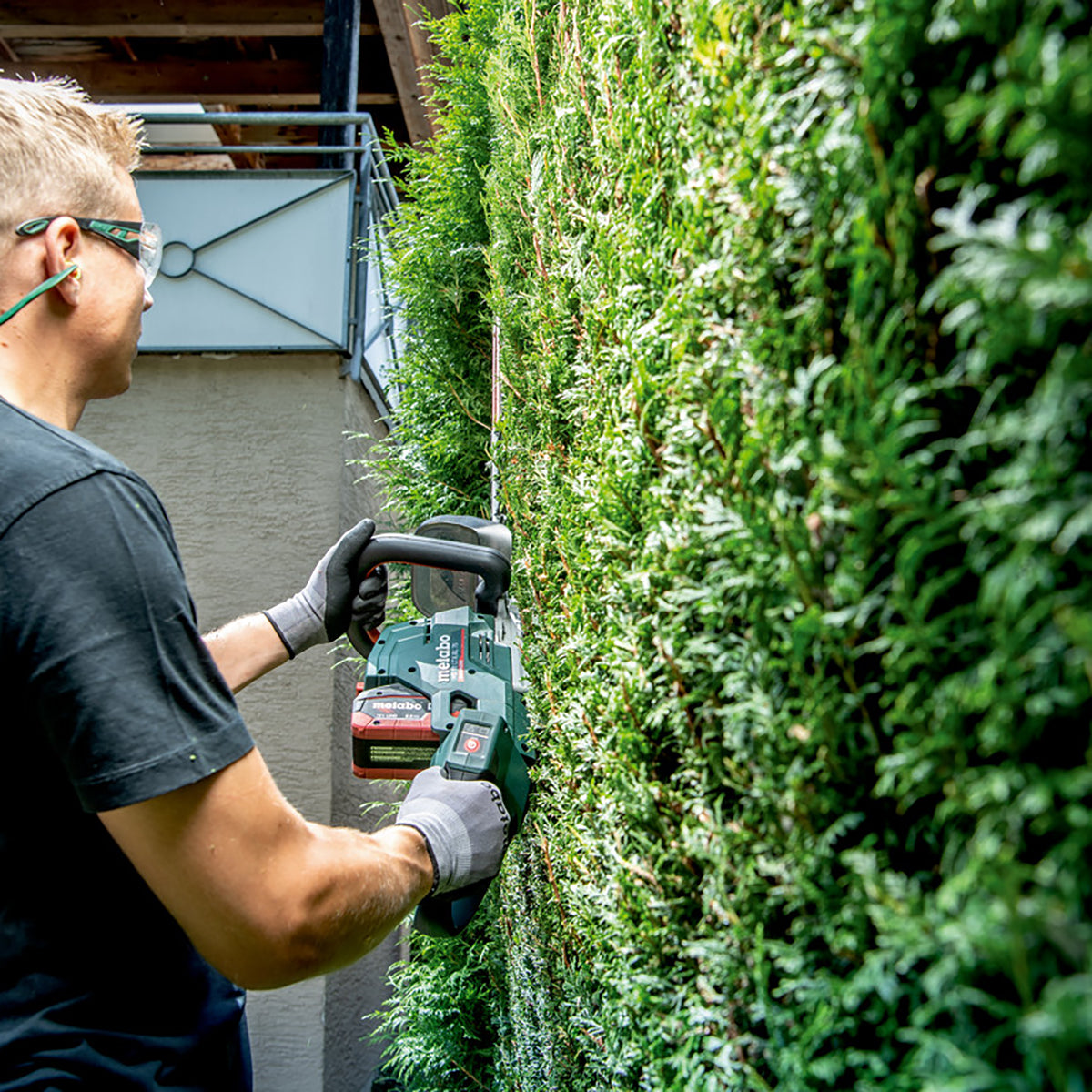 Metabo HS 18 LTX BL 55 18V Brushless 55cm Hedge Trimmer with 1 x 4.0Ah Battery & Charger