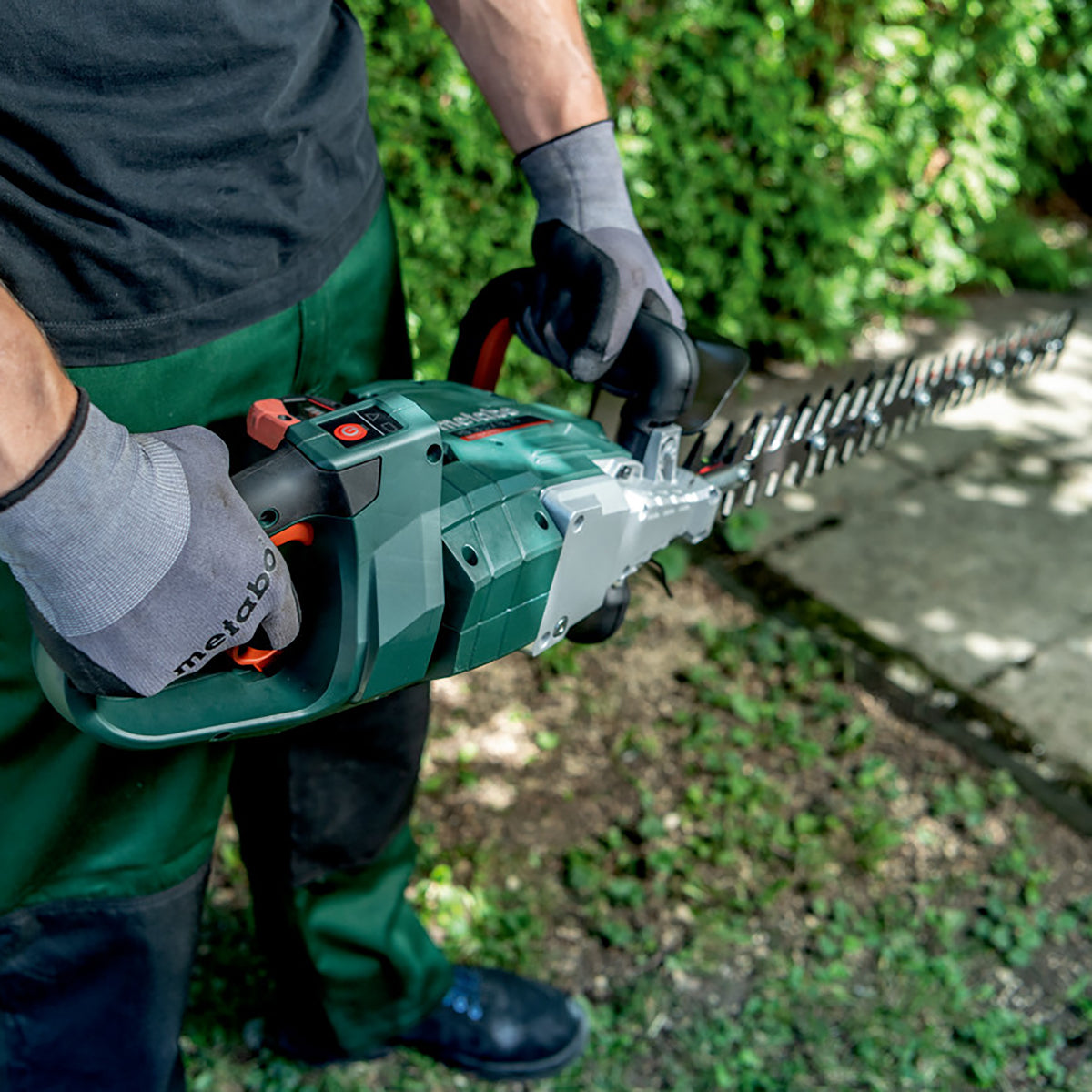 Metabo HS 18 LTX BL 55 18V Brushless 55cm Hedge Trimmer with 1 x 4.0Ah Battery & Charger