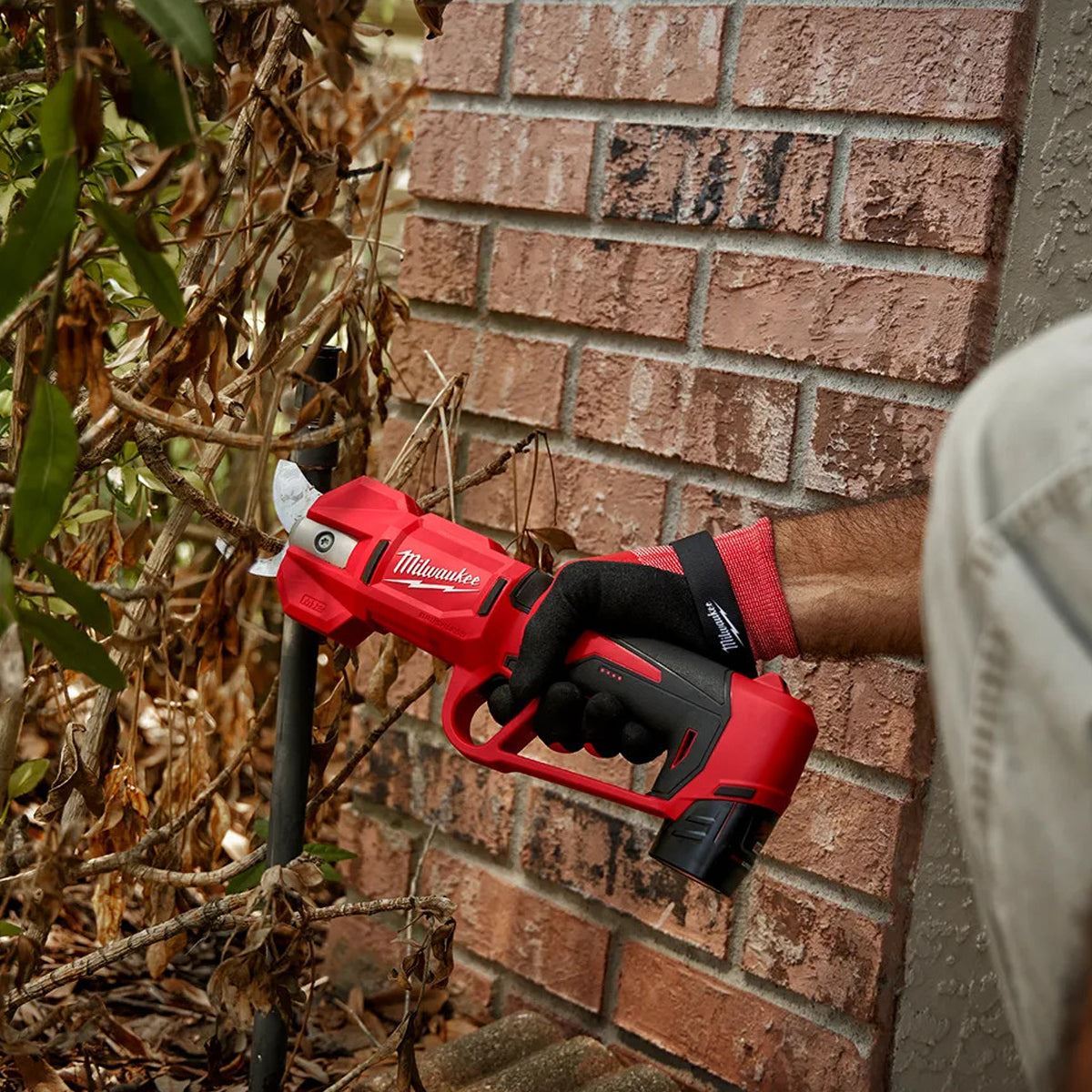 Milwaukee M12BLPRS-0 12V Brushless Pruning Shears With 1 x 2.0Ah Battery & Charger