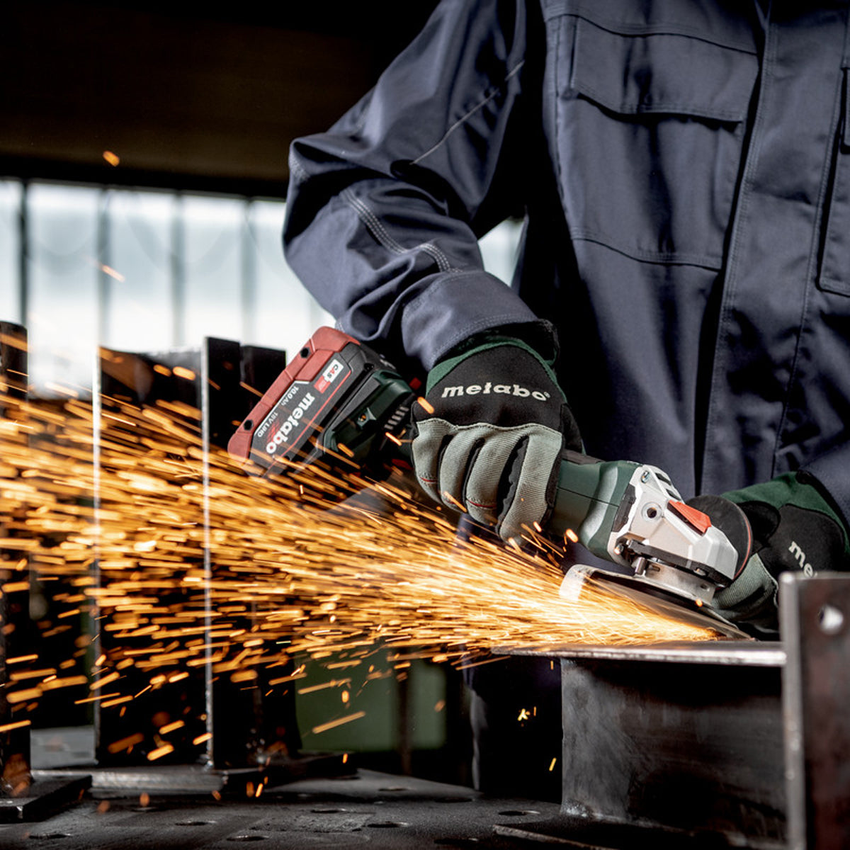 Metabo WB 18 LT BL 11-125 18V Brushless Angle Grinder with 1 x 5.5Ah Battery Charger & Case