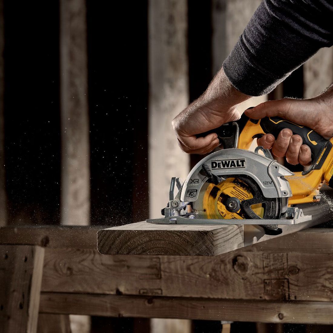 Dewalt DCS512N 12V Brushless 140mm Circular Saw with 1 x 5.0Ah Battery Charger & Bag