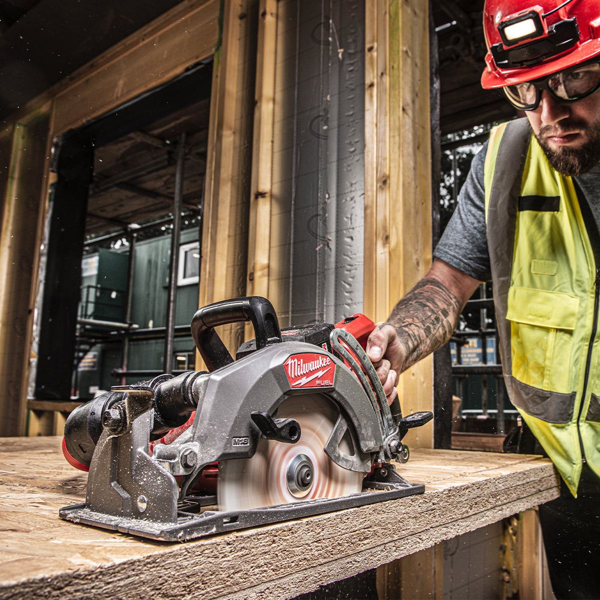 Milwaukee M18FCSRH662-0 M18 FUEL Gen 2 18V Brushless Circular Saw with 2 x 5.5Ah Battery & Charger