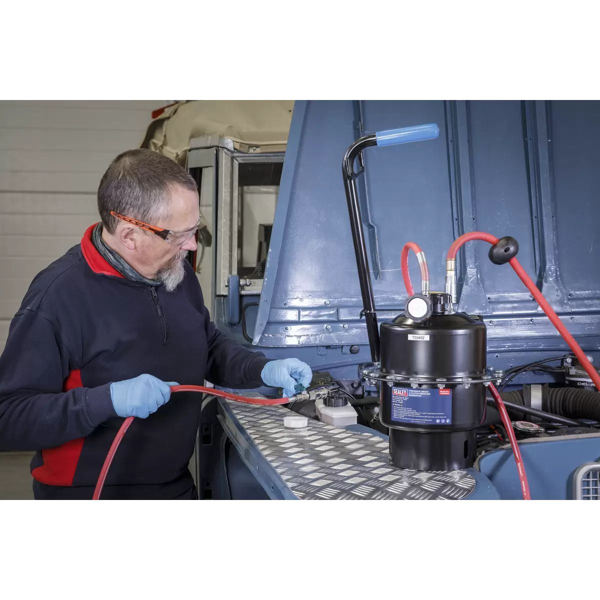 Sealey VS0204A Pneumatic Brake and Clutch Pressure Bleeder Kit