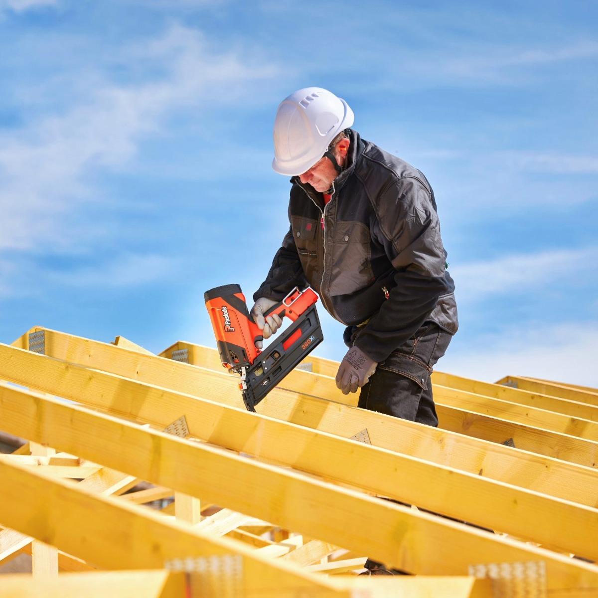 Paslode 360Xi 7.4V First Fix Gas Framing Nailer with 1 x 2.1Ah Battery, Charger & Case 019700