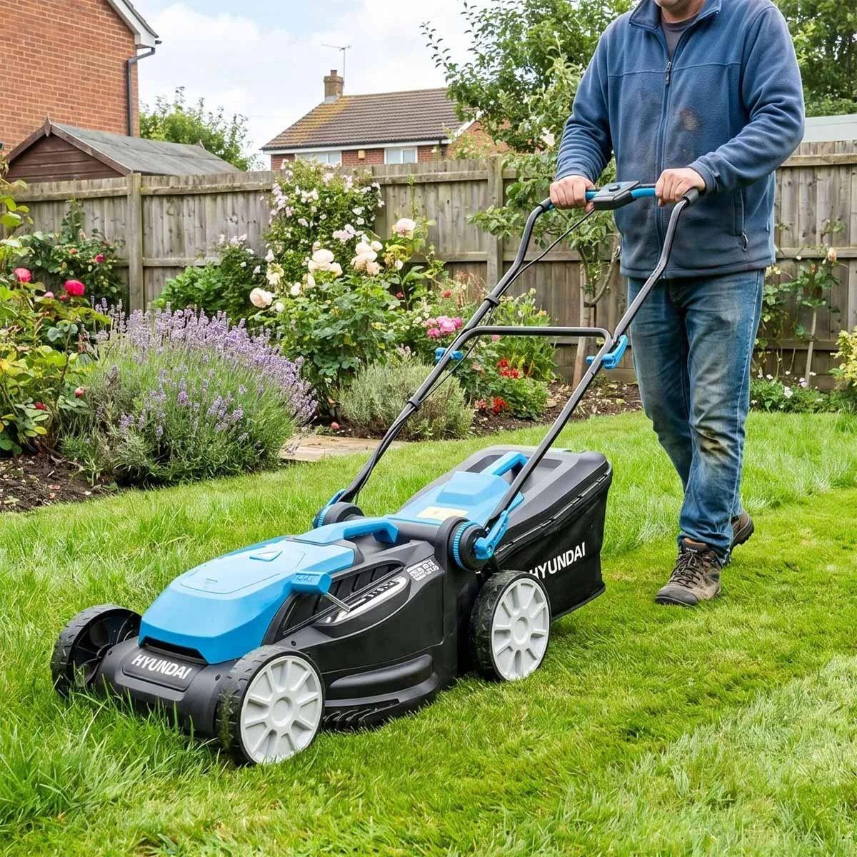 Hyundai HY40CLM38 2 x 20V Brushless Cordless Lawnmower 38cm with 2 x 4.0Ah Batteries and Charger
