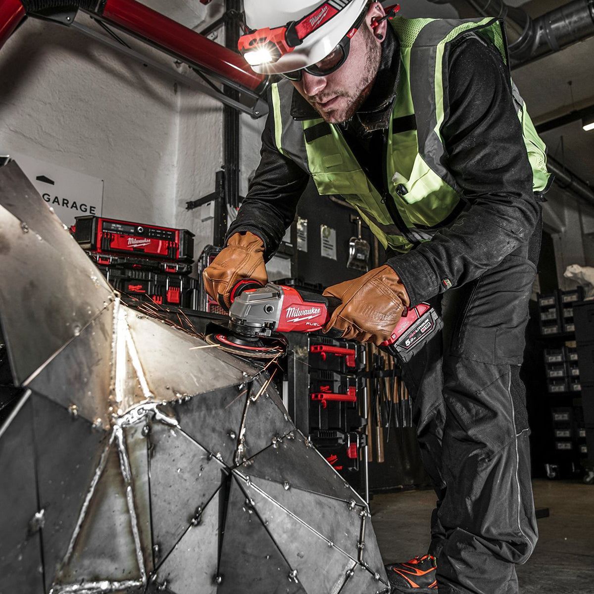 Milwaukee M18ONEFSAG115XPDB-0 18V Fuel One-Key Brushless 115mm Angle Grinder with 1 x 2.0Ah Battery & Charger