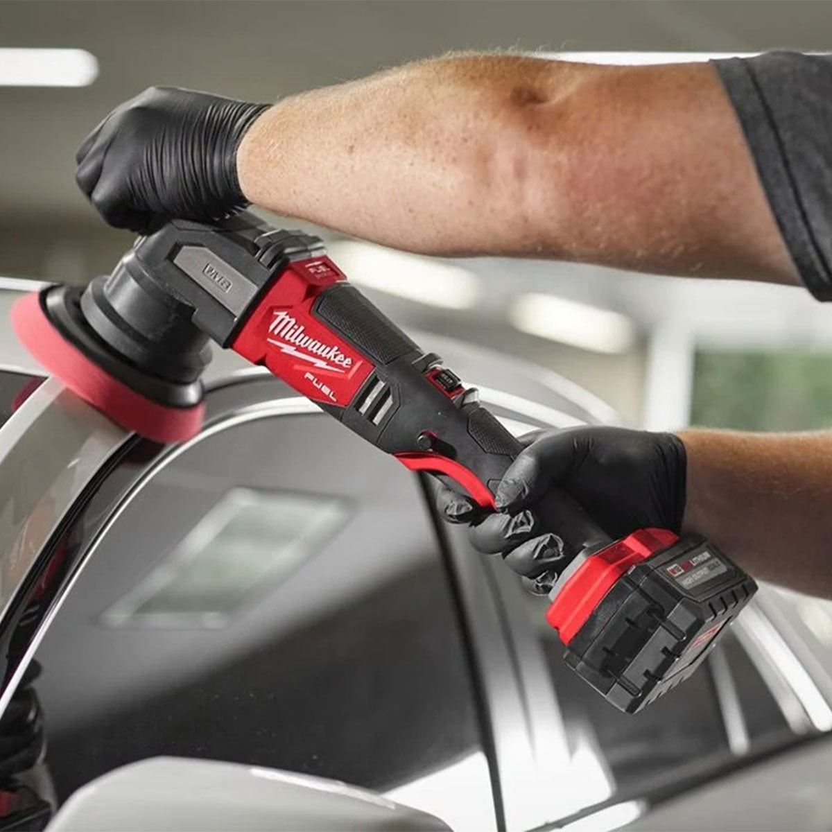 Milwaukee M18FROP15-0 18V Brushless 125mm Random Orbital Polisher with 2 x 5.5Ah Battery Charger & Bag