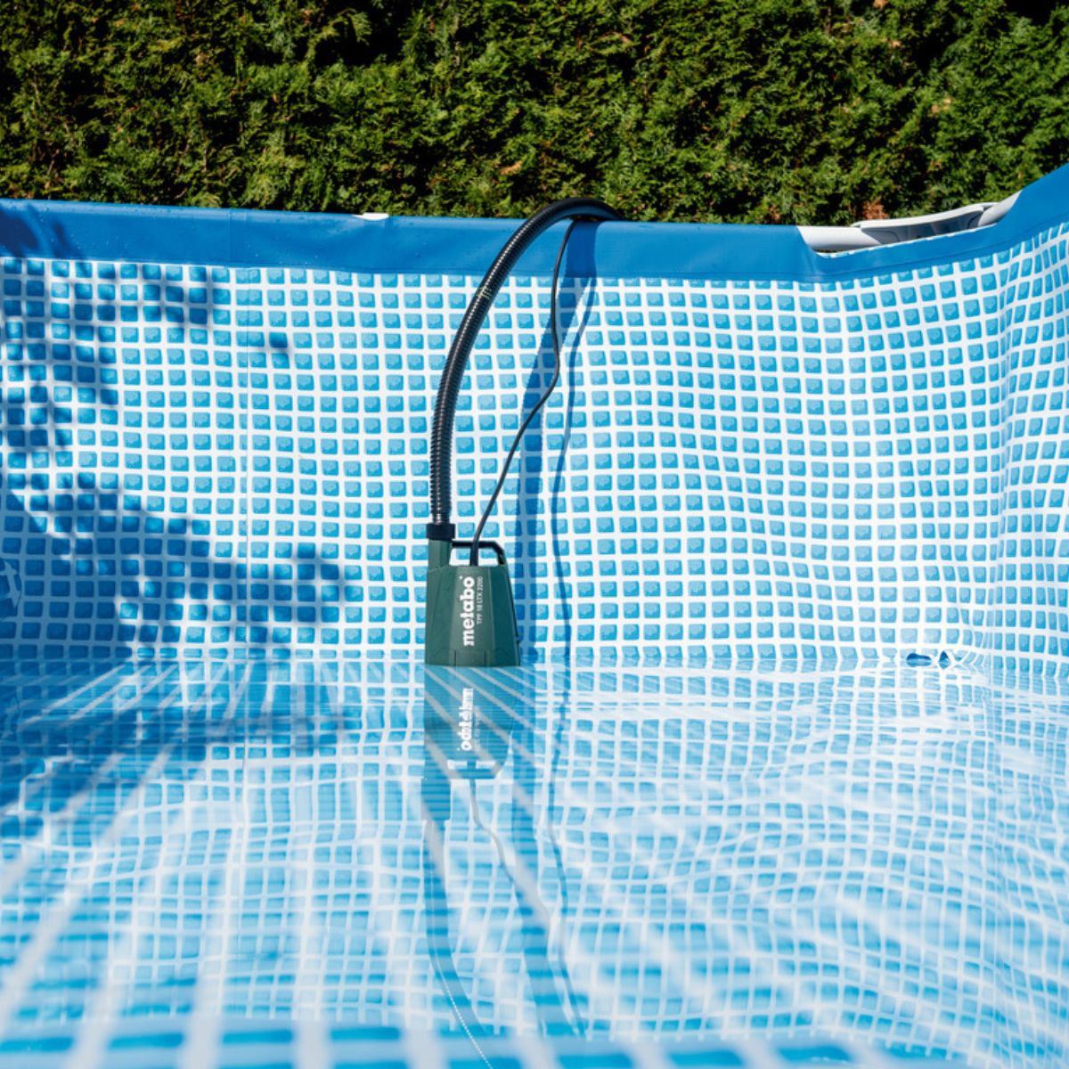 Metabo TPF 18 LTX 2200 18V Submersible & Rain Barrel Pump with 1 x 8.0Ah Battery & Charger