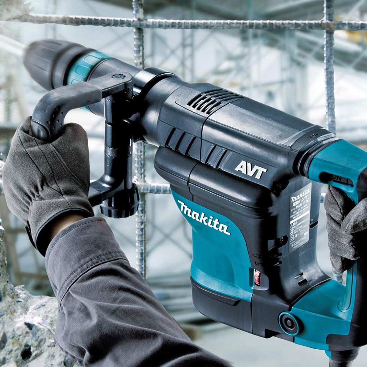 Makita HM0871C/2 SDS-MAX AVT Demolition Hammer 240V With 4 Piece Chisel Set
