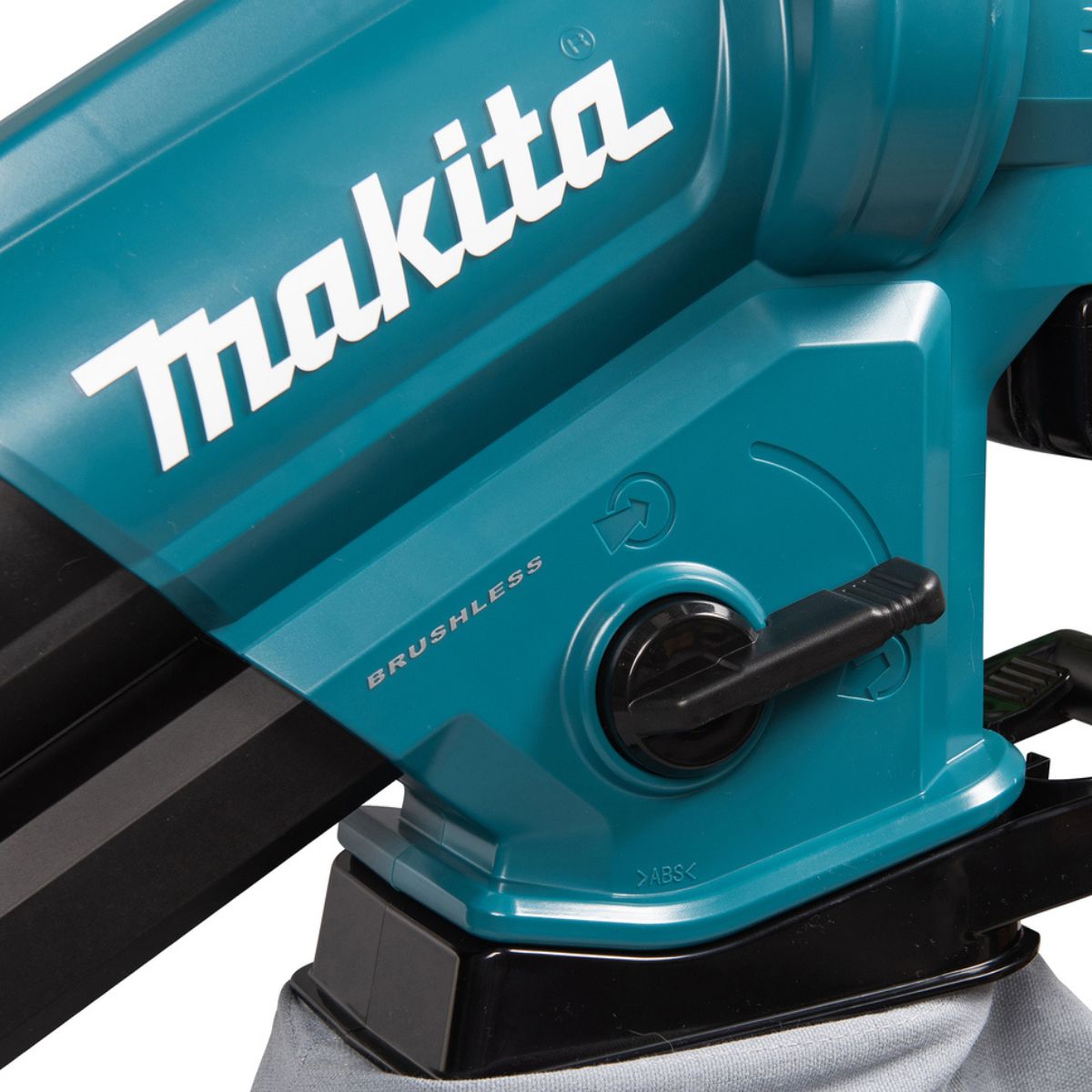 Makita DUB187T002 18V LXT Brushless Blower / Vacuum With 1 x 5.0ah Battery & Charger