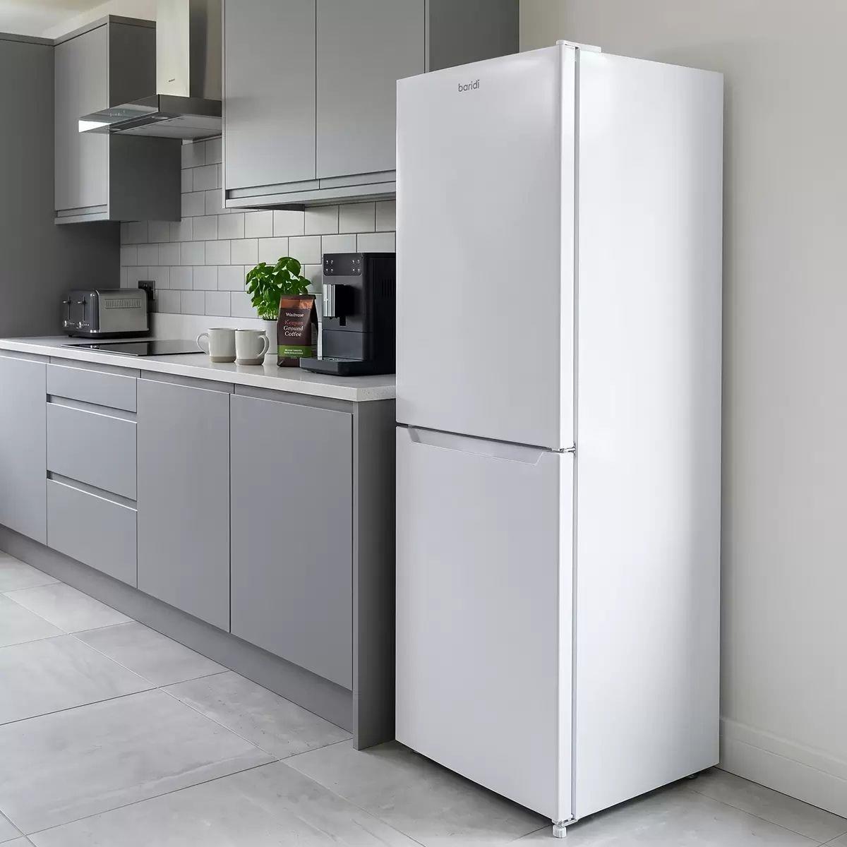 Sealey DH328 Baridi 50/50 Smart Frost Fridge Freezer 254L Capacity White 230V