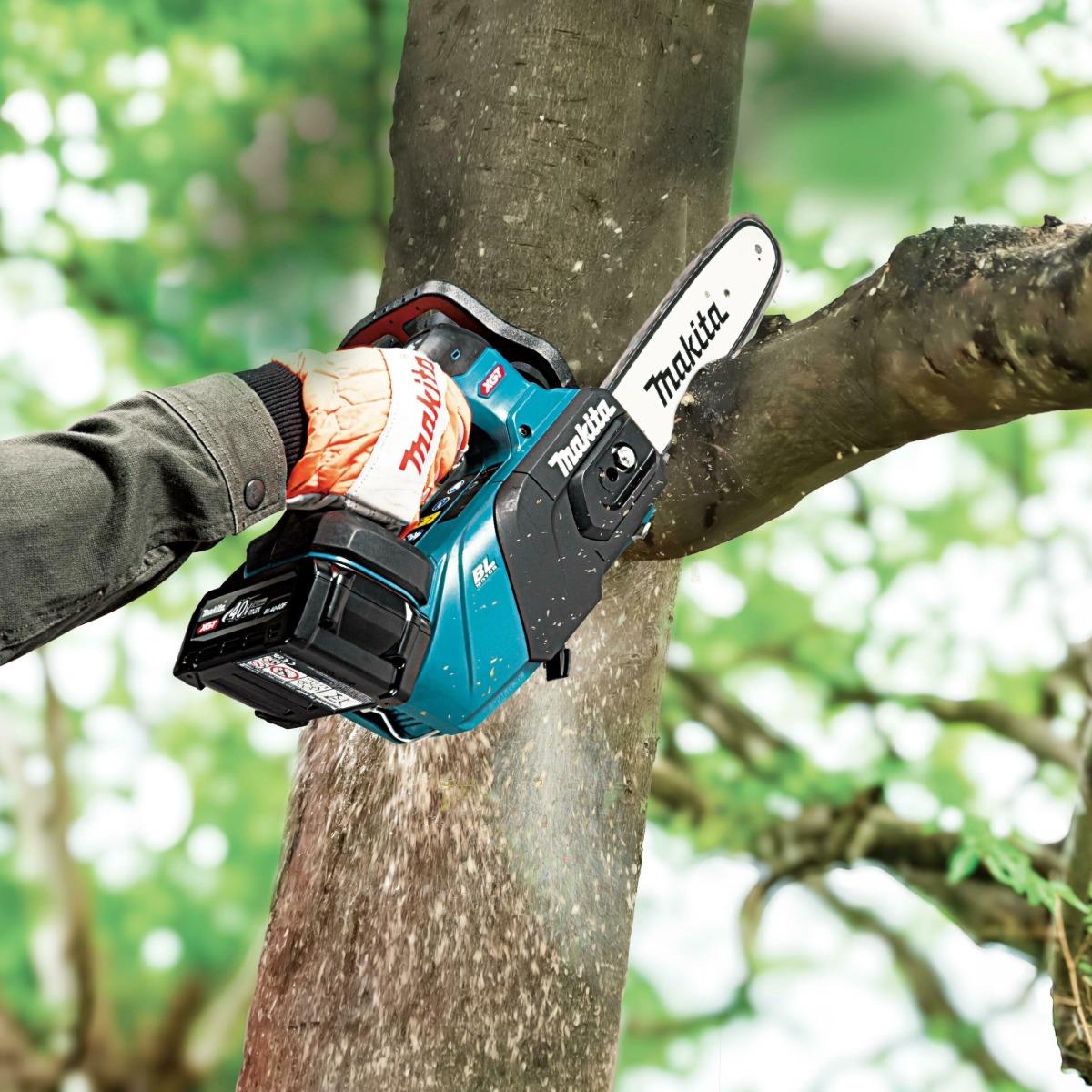 Makita UC031GZ 40V Max XGT Brushless 25/30cm Top Handle Chainsaw Body Only