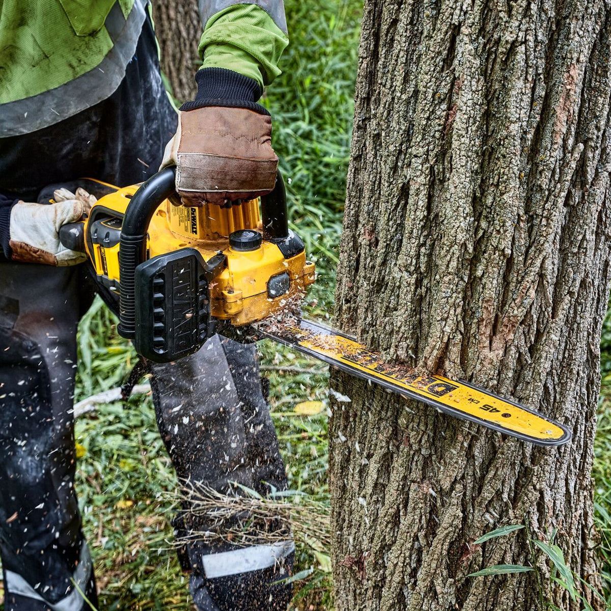 Dewalt DCMCS574X1-GB 54V XR Flexvolt Brushless 45cm Chainsaw with 1 x 9.0Ah Battery & Charger