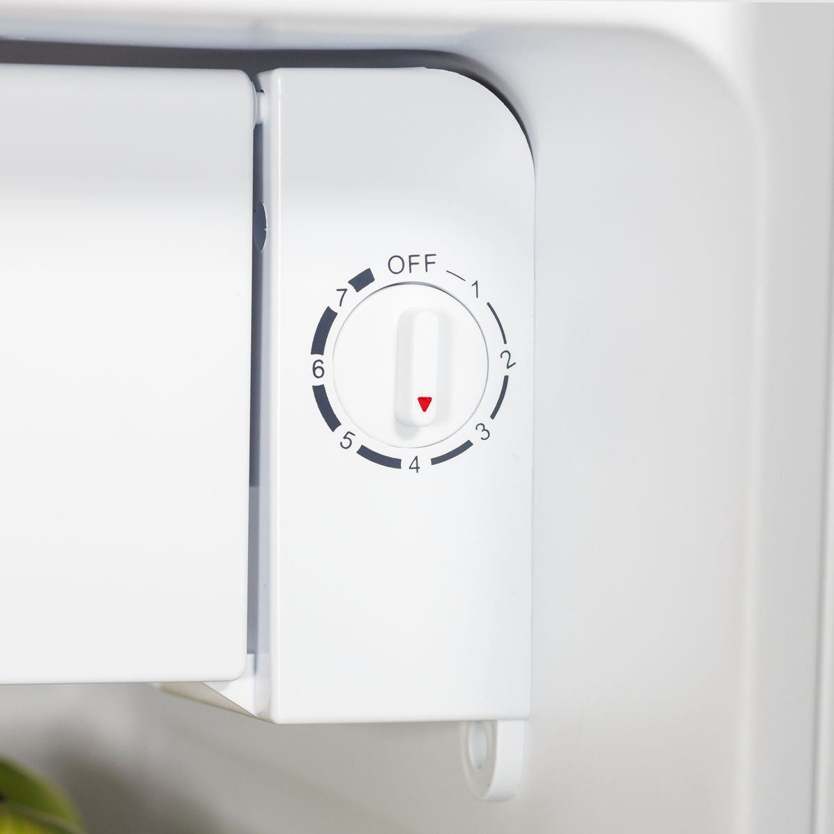 Sealey DH256 Baridi Tabletop Fridge with Ice Box 46L Capacity White