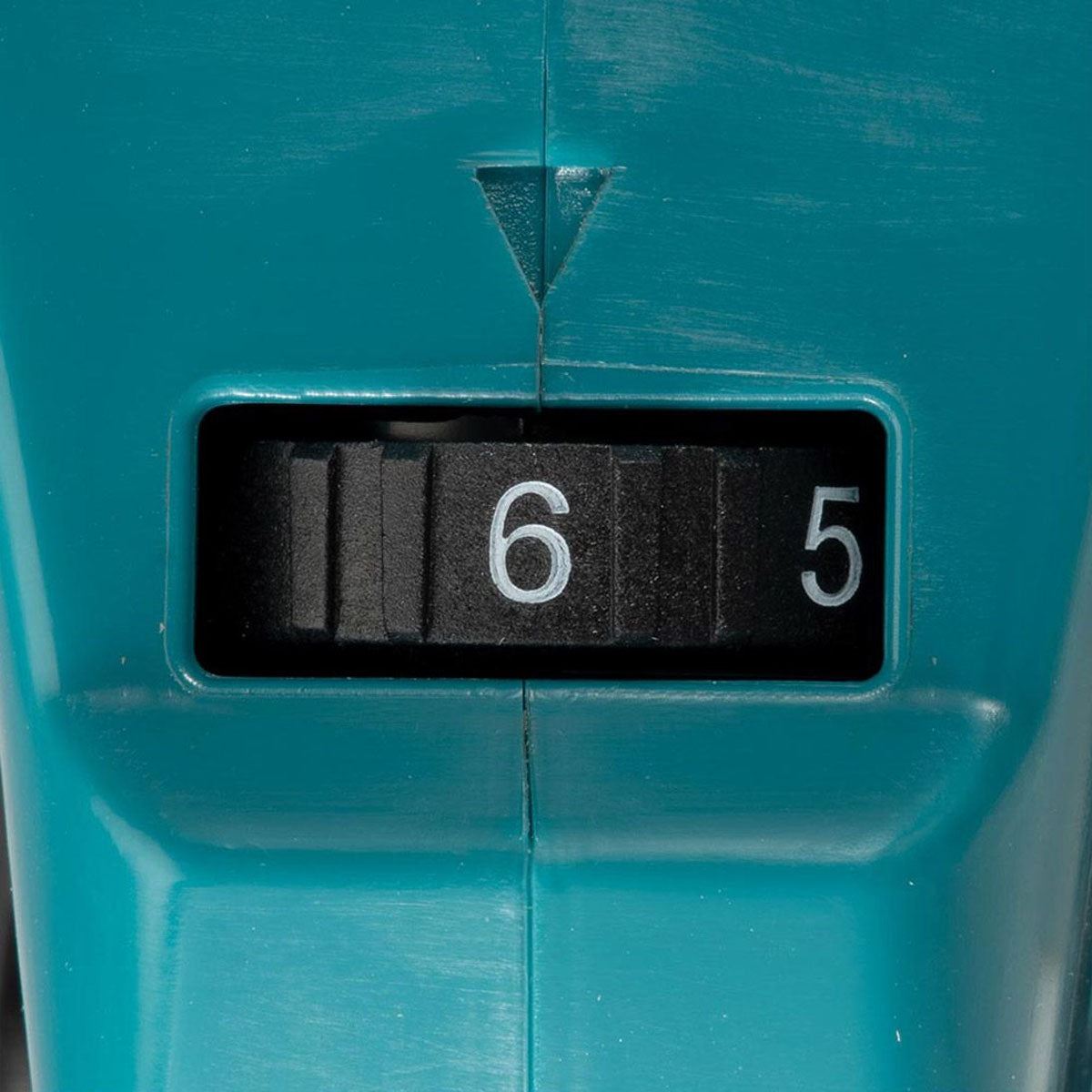 Makita PB002GD101 40V XGT Cordless 127mm Band Saw With 1 x 2.5Ah Battery & Charger