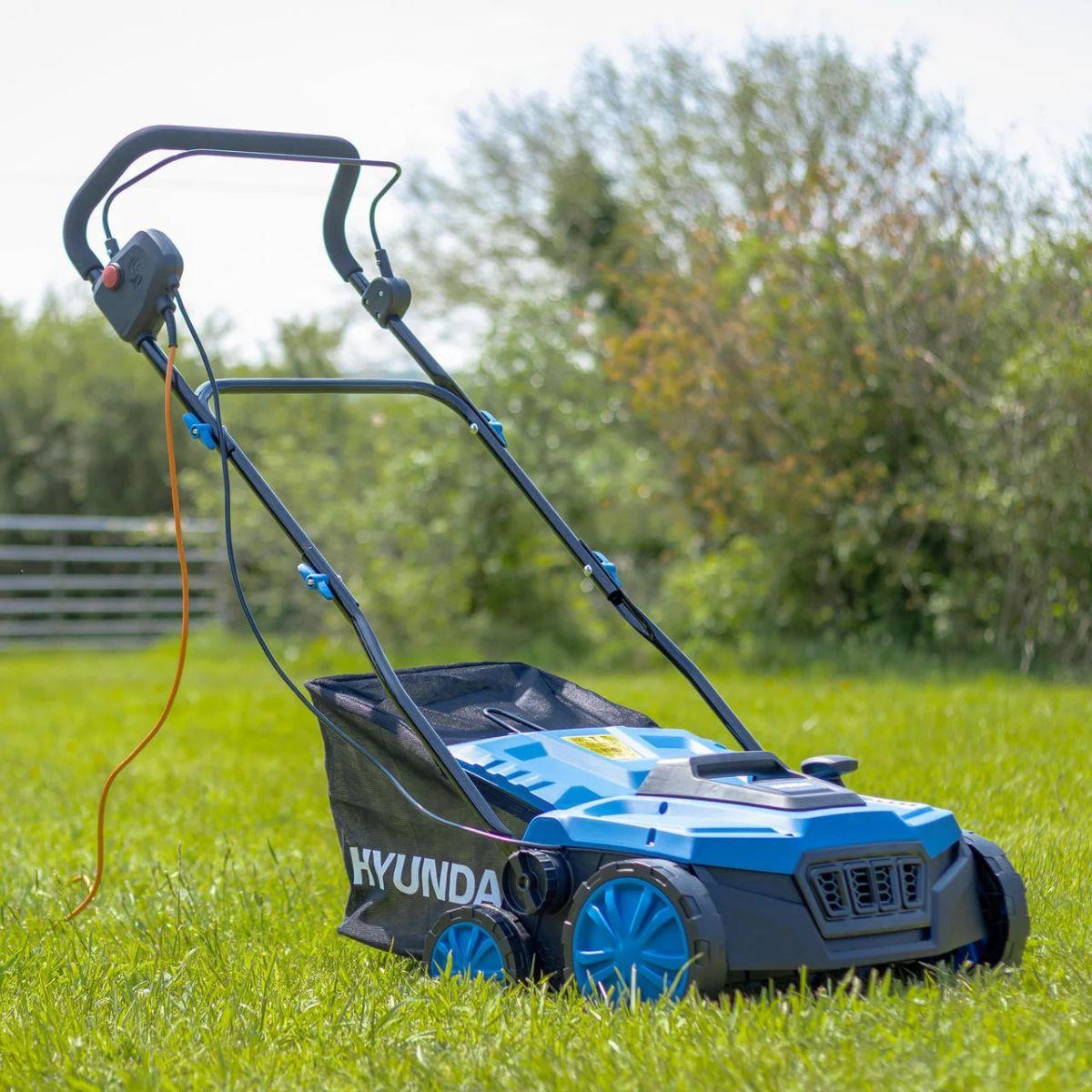 Hyundai HYSC1600E 36cm 2-in-1 Electric Lawn Scarifier and Aerator with 45L Collection Bag