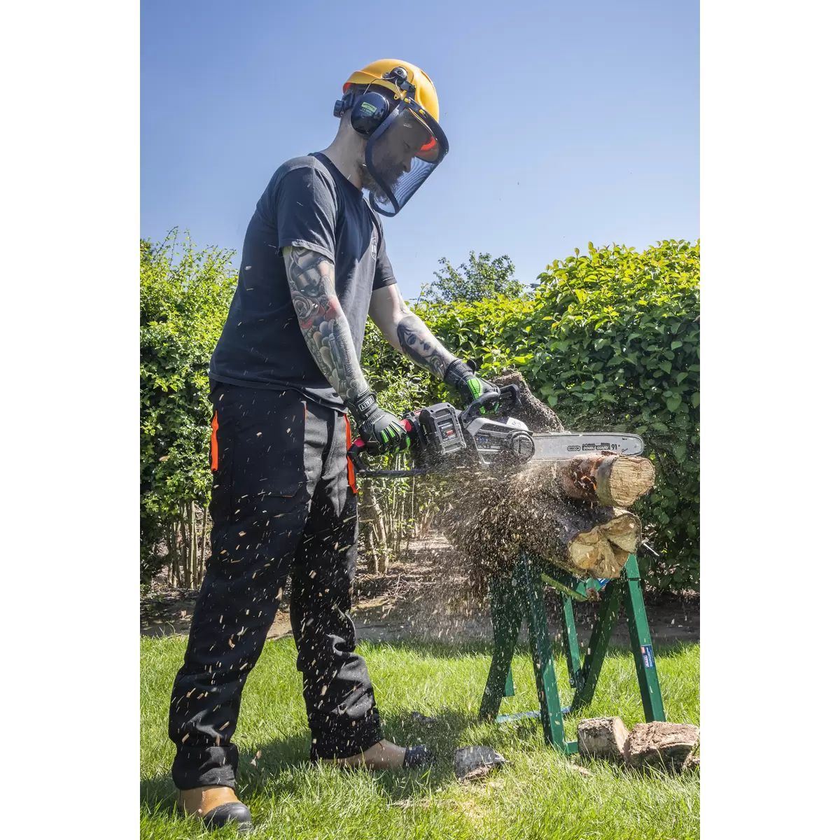 Sealey CP40VCSKIT 40V 35cm Cordless Chainsaw Kit With 2 battries & charger