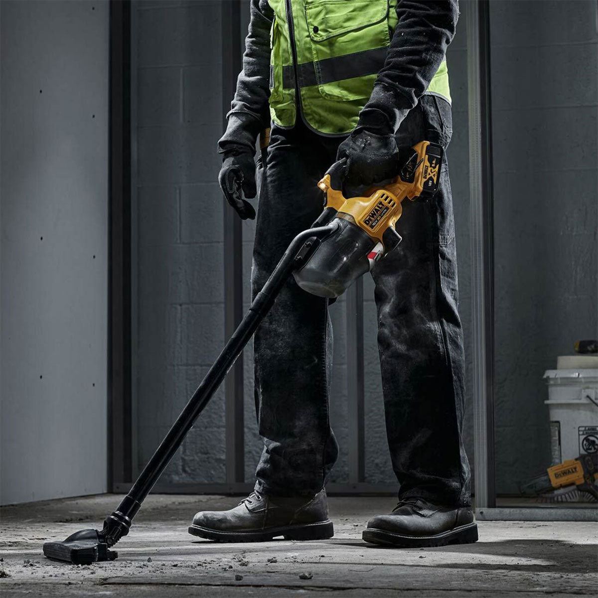 Dewalt DCV501L 18V L-Class Stick Vacuum Cleaner with 1 x 2.0Ah Battery Charger & Bag