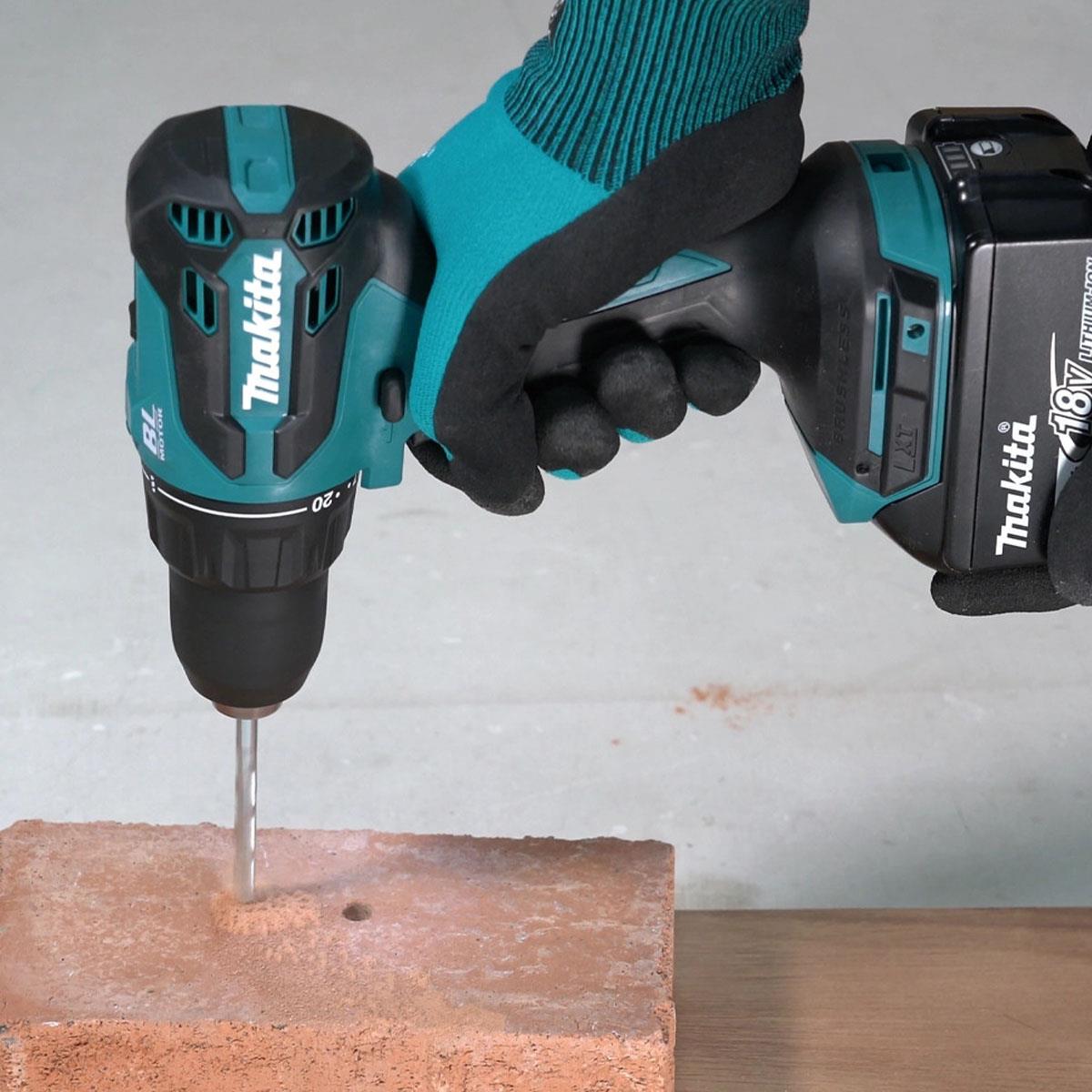 Makita DHP490Z 18V LXT Li-Ion Brushless Combi Drill with 1 x 9.0Ah Battery & Charger