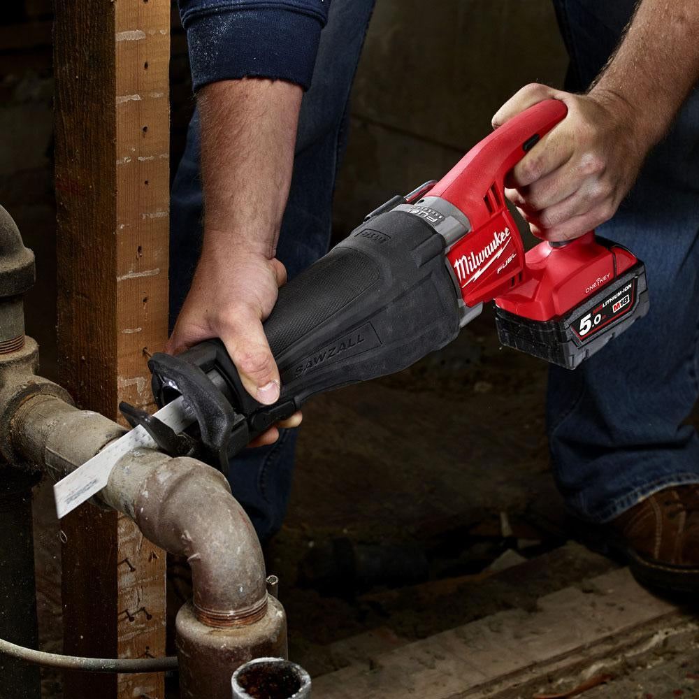 Milwaukee M18ONEFSZ-0 M18 FUEL 18V ONE-KEY Sawzall with 1 x 8.0Ah Battery & Charger