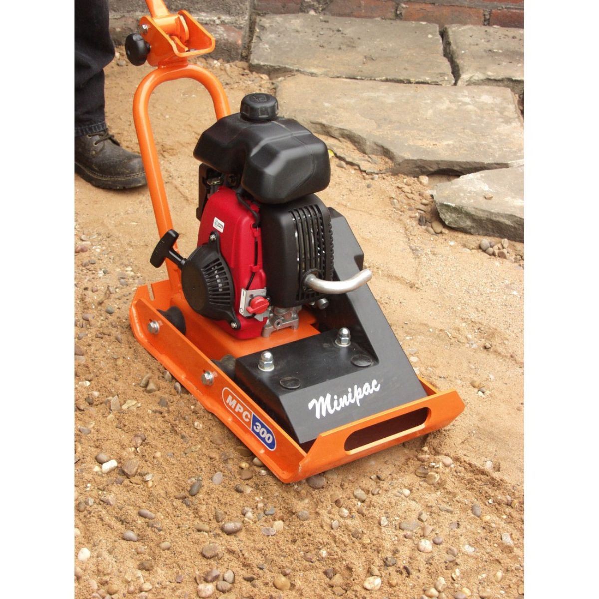 Belle MPC01 Minipac 300 2.5hp Honda Petrol Plate Compactor Powerful for Efficient Ground Compaction