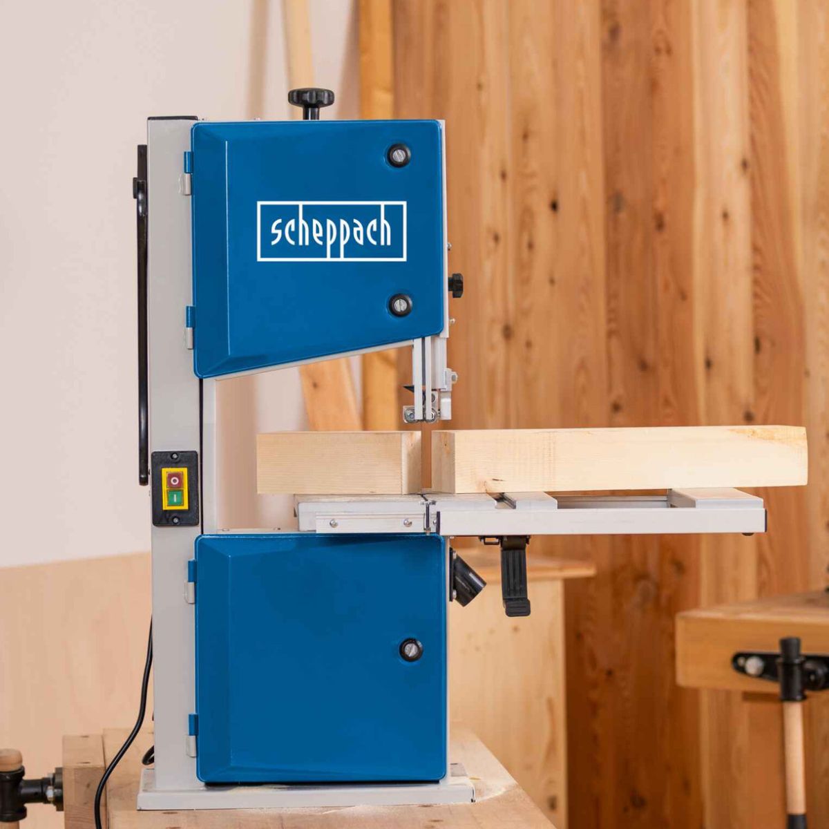 Scheppach HBS261 Corded Electric Brushless Bandsaw 120mm Cutting Capacity 240V/550W