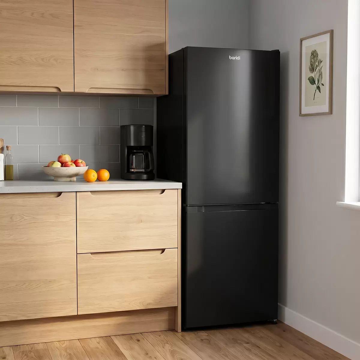 Sealey DH327 Baridi 60/40 Smart Frost Fridge Freezer 227L Capacity Black 230V