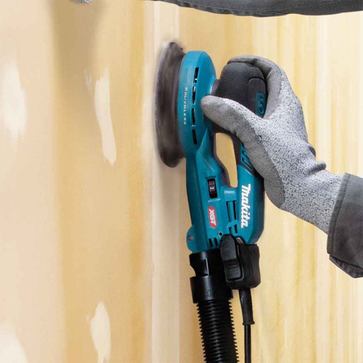 Makita BO002CGZ 40VMax XGT 150mm Brushless Random Orbit Sander with Sanding Disc 60G, 80G, 120G, 240G Pack of 100 & 1 x 2.5Ah Battery, Charger & Bag