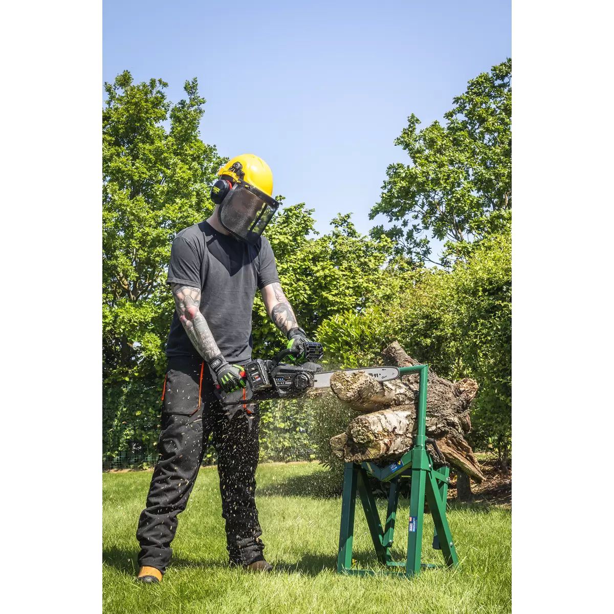 Sealey CP40VCSKIT 40V 35cm Cordless Chainsaw Kit With 2 battries & charger