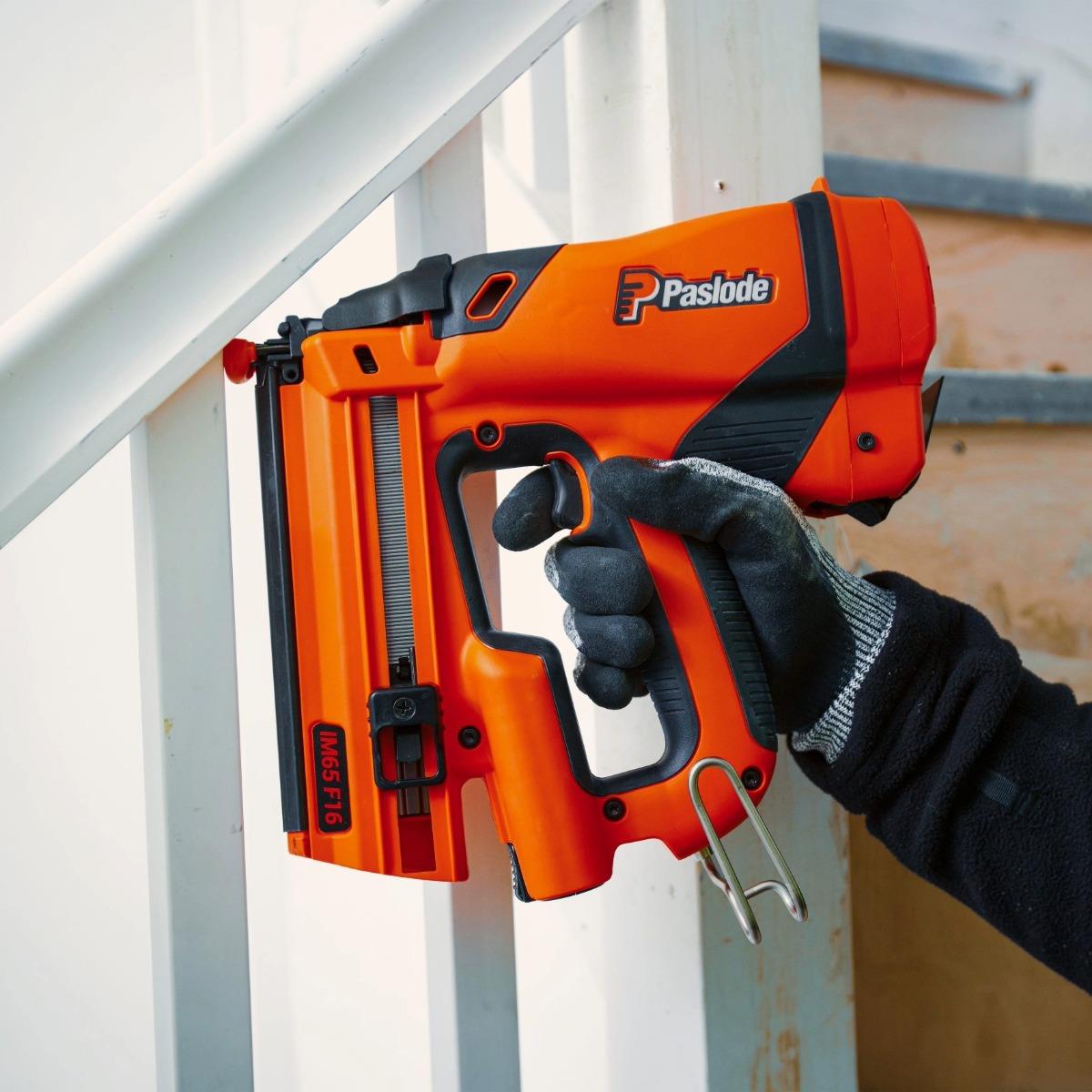 Paslode IM65 F16 7.4V Second Fix Finishing Straight Nail Gun with 1 x 2.1Ah Battery, Charger & Case 916575