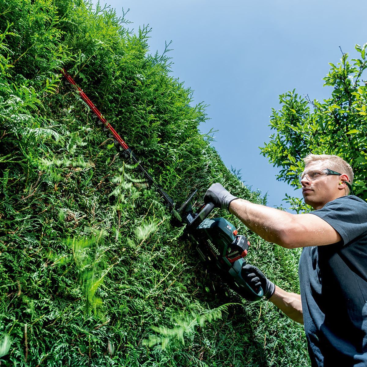 Metabo HS 18 LTX BL 75 18V Brushless 75cm Hedge Trimmer with 1 x 8.0Ah Battery & Charger