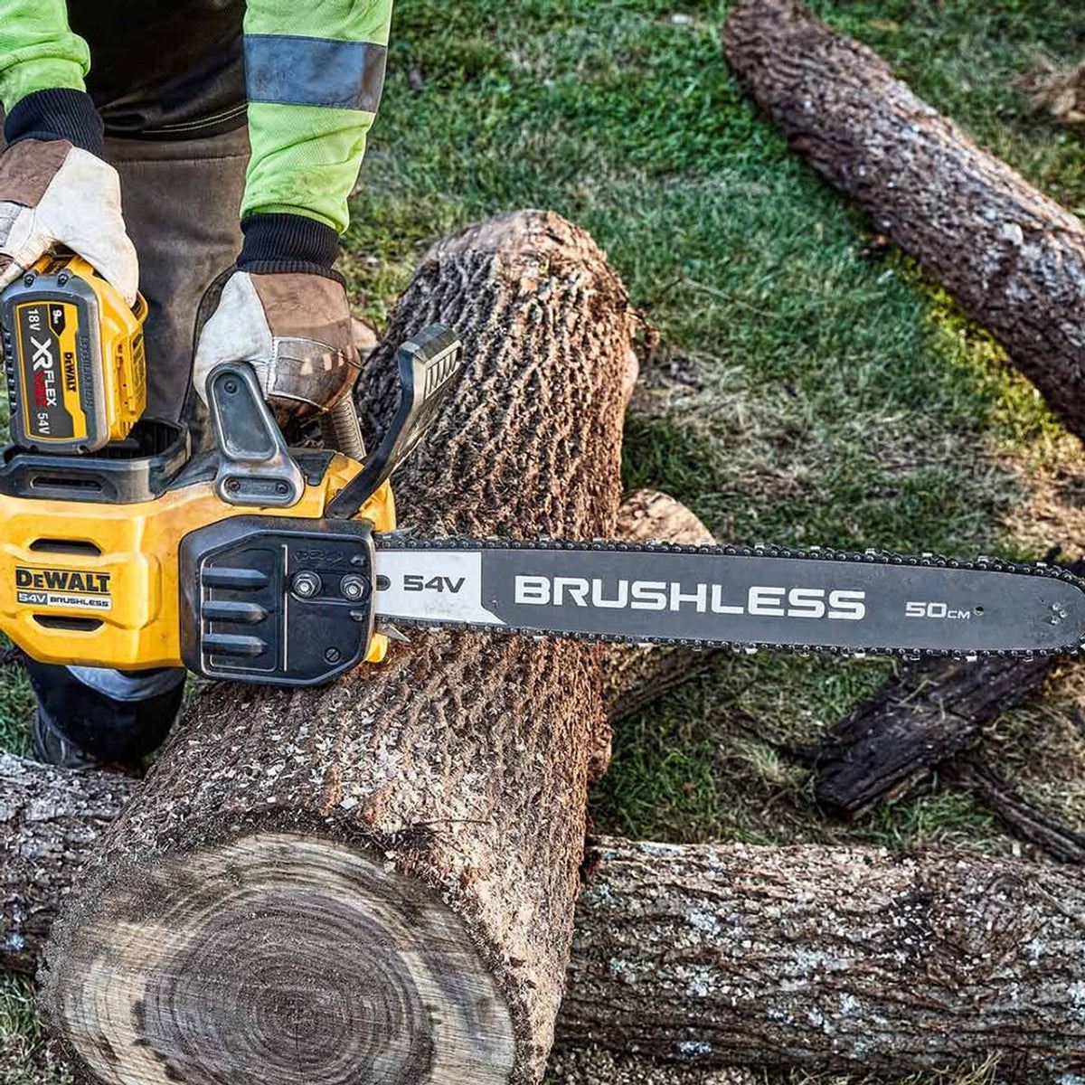 DeWalt DCMCS575N-XJ 54V XR Flexvolt Brushless 50cm Chainsaw with 1 x 6.0Ah Battery & Charger
