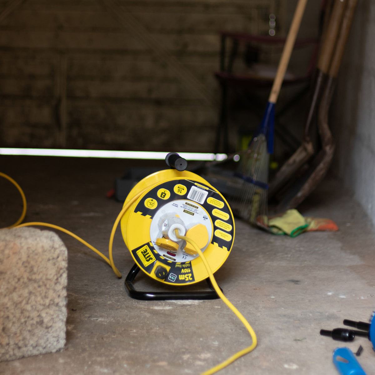 Masterplug Cable Reel 16A Thermal Cut-Out 25M 110V LVCT2516/2-MP