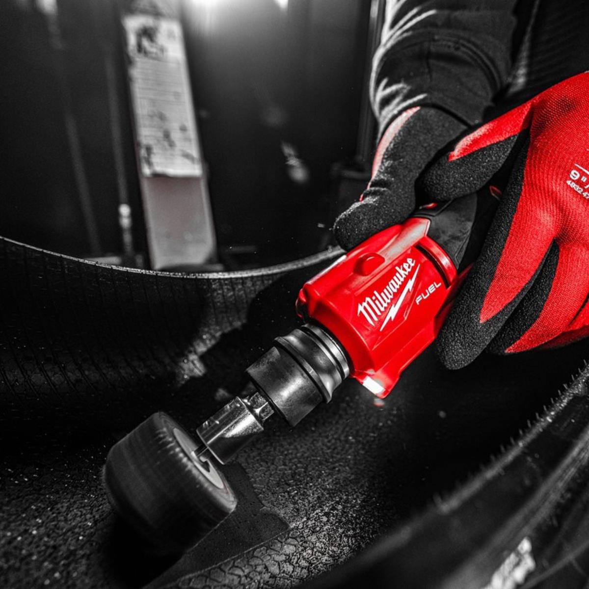 Milwaukee M12FTB-0 12V Brushless Low Speed Tyre Buffer With 1 x 4.0Ah Battery & Charger