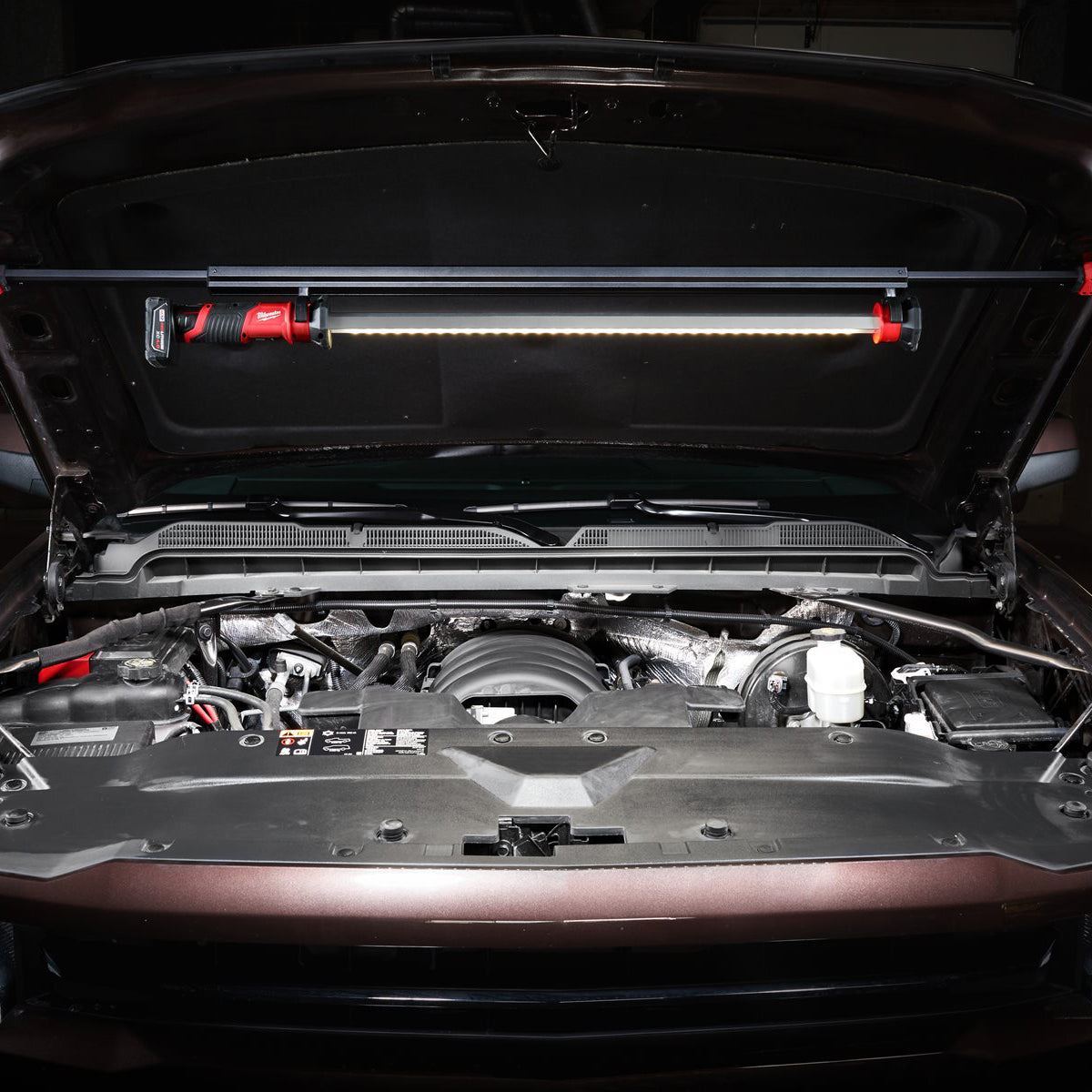 Milwaukee M12UHL-0 12V LED Under Hood Light 1350 Lumens Body Only 4933459432