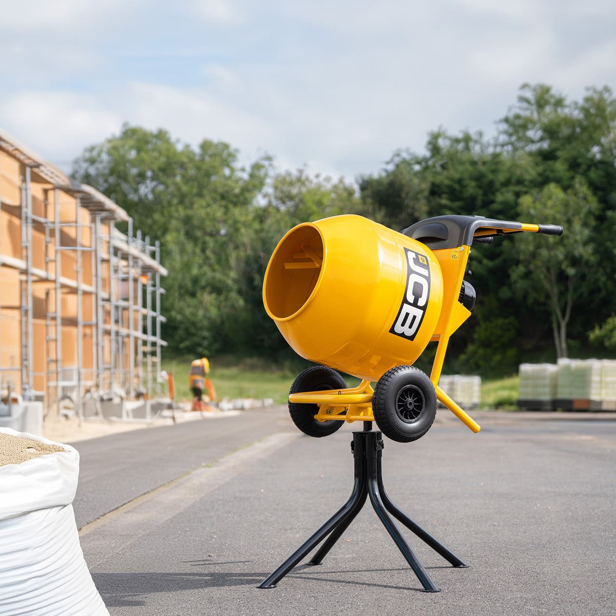 JCB CM150E Electric 134L Seam Welded Cement Mixer 550W 100L Working Capacity 230V